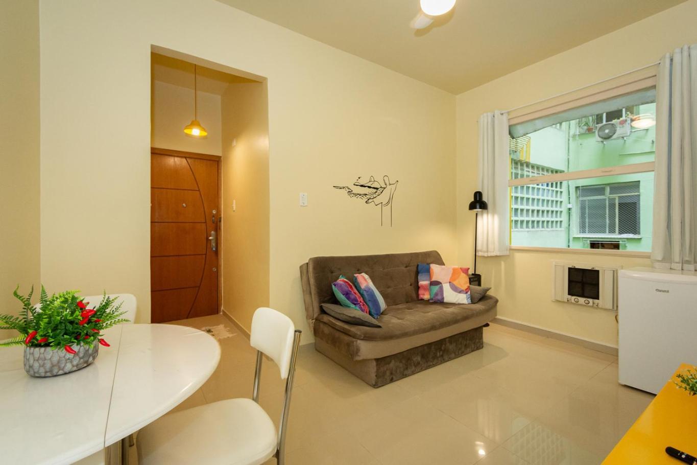 Confortavel Apto A 280m Da De Copacabana Rj Apartamento *